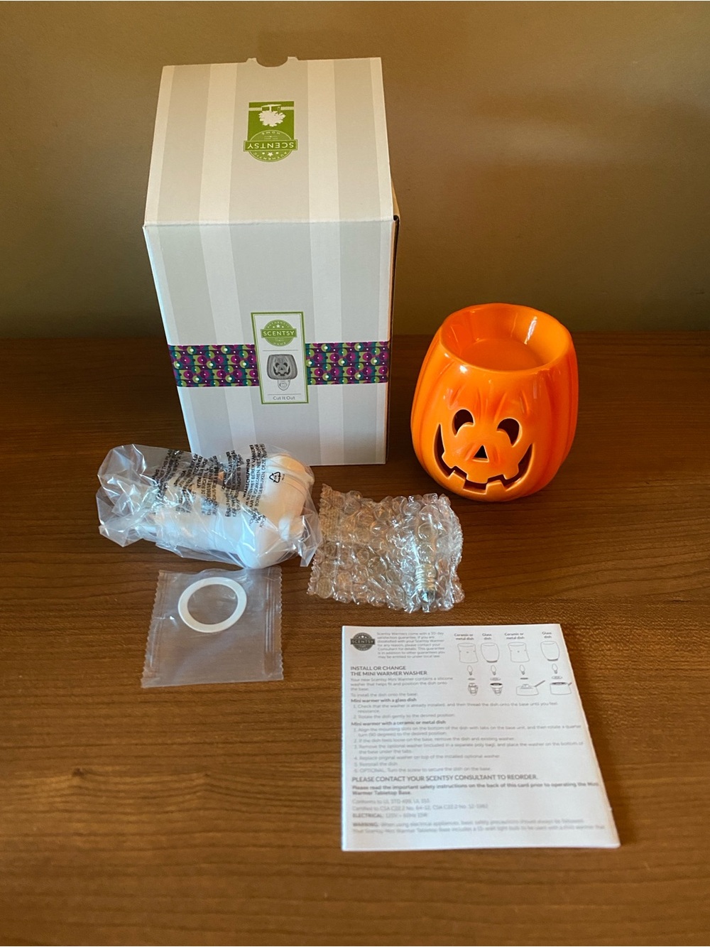 Scentsy "Cut it Out" Jack -o-Lantern Plug in Wax Warmer